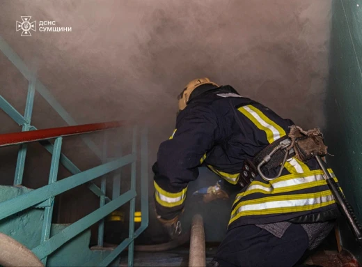 У Сумах рятувальники загасили пожежу в квартирі (відео) фото