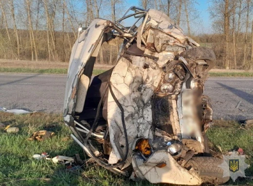 На Охтирщині в лобовому зіткненні загинули два водії фото