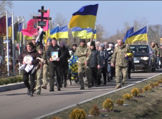 Буринська громада провела в останню путь героя Руслана Михайлика фото