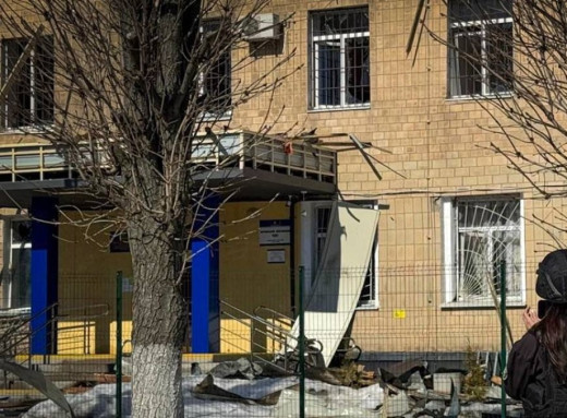 У Шостці через атаку росіян поранено понад 40 поліцейських: пошкоджено будівлю управління та житловий сектор фото