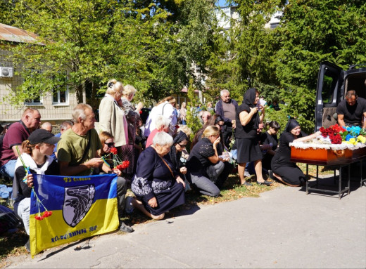 В Охтирці попрощалися з молодшим лейтенантом Русланом Ніколаєвим фото В Охтирці попрощалися з молодшим лейтенантом Русланом Ніколаєвим фото