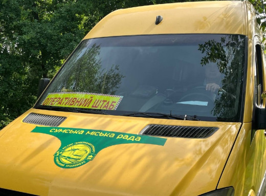 У Сумах на місці російського удару працює штаб з ліквідації наслідків фото У Сумах на місці російського удару працює штаб з ліквідації наслідків фото