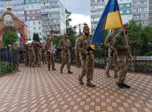 Суми провели в останню путь двох полеглих Героїв Романа Моренка та Олександра Чергінця фото Суми провели в останню путь двох полеглих Героїв Романа Моренка та Олександра Чергінця фото