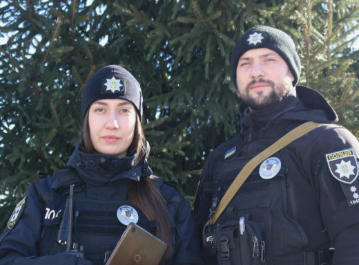 У Сумах патрульні врятували чоловіка від самогубства на мосту фото