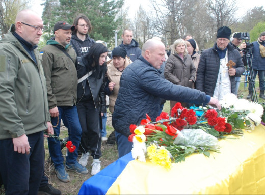 У Шостці провели в останню путь захисника Дмитра Кузюру фото