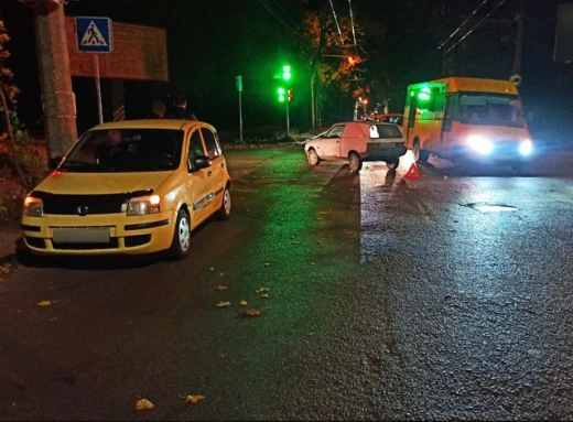 У Сумах сталася ДТП: зіткнулися ЗАЗ і Fiat Panda фото