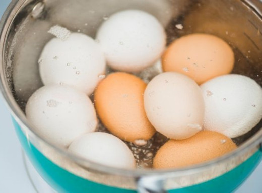 Секрет ідеального сніданку: як зварити яйця без тріщин та з кремовою текстурою фото