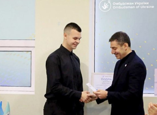 На Сумщині представили першого шкільного омбудсмена, який захищатиме права учнів фото