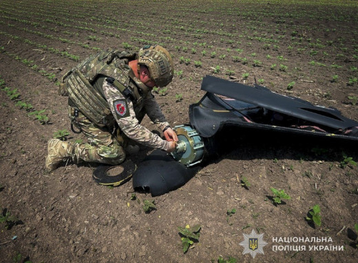 Поліцейські вибухотехніки знешкодили нерозірвану бойову частину ворожого БпЛА на Сумщині фото