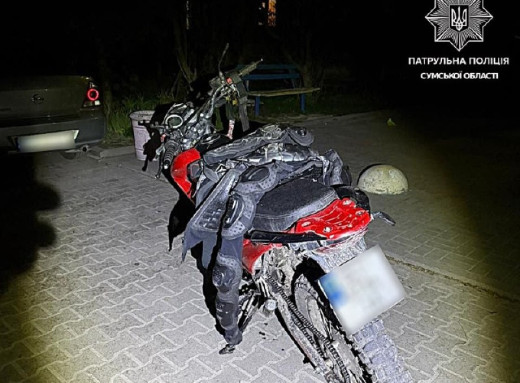 Вечірня ДТП на Харківській: 15-річний мотоцикліст протаранив дві автівки фото