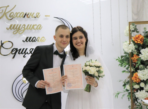На Сумщині з початку року одружилися майже 2,5 тисячі пар фото На Сумщині з початку року одружилися майже 2,5 тисячі пар фото