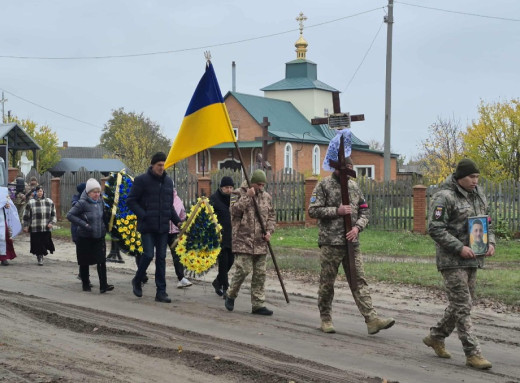 Лебединщина попрощалася із захисником Геннадієм Сасом, який загинув на Сумщині фото Лебединщина попрощалася із захисником Геннадієм Сасом, який загинув на Сумщині фото