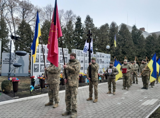 У Ромнах попрощалися із захисником Віталієм Лифарем, який помер від важких поранень фото