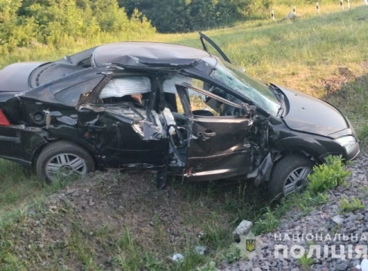 На Сумщині потяг зіткнувся з автівкою – шпиталізована дитина фото