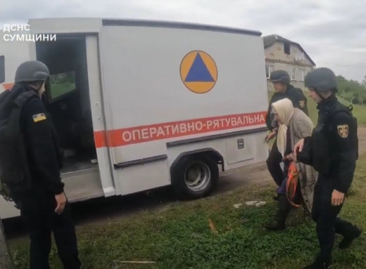 ДСНС евакуює цивільних з прикордонних громад Сумщини під обстрілами фото ДСНС евакуює цивільних з прикордонних громад Сумщини під обстрілами фото