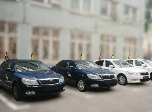 Латвія передала поліції Сумщини п'ять службових автомобілів фото