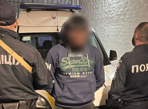 Роменські поліцейські затримали підозрюваного у грабежі фото