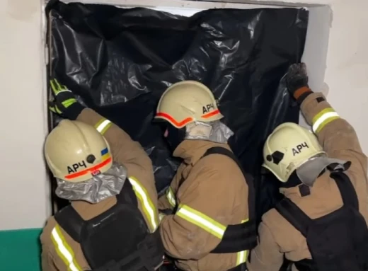 У Шостці рятувальники ліквідовують наслідки ракетного удару (відео) фото