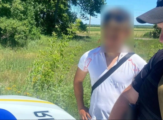 На Сумщині поліцейські зупинили водія мопеда з підробленим посвідченням фото