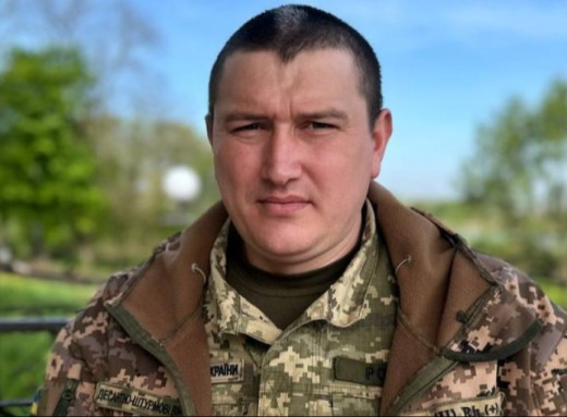 Дружина загиблого воїна Сергія Рощі з Тростянця просить присвоїти йому звання Героя України фото Дружина загиблого воїна Сергія Рощі з Тростянця просить присвоїти йому звання Героя України фото