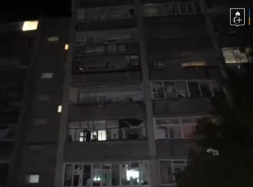Ворожий удар по Сумах: пошкоджено 5 багатоповерхівок, ТЦ та 18 авто, є поранені фото Ворожий удар по Сумах: пошкоджено 5 багатоповерхівок, ТЦ та 18 авто, є поранені фото