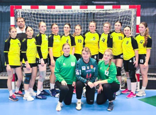 Сумські гандболістки програли "бронзу" рівненській команді фото