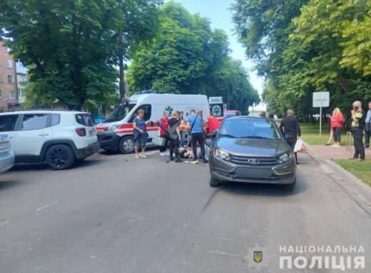 У Ромнах на переході збили трьох дівчат фото