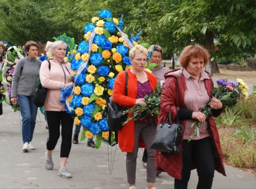 У Шостці попрощалися із захисником Романом Євтушенком фото