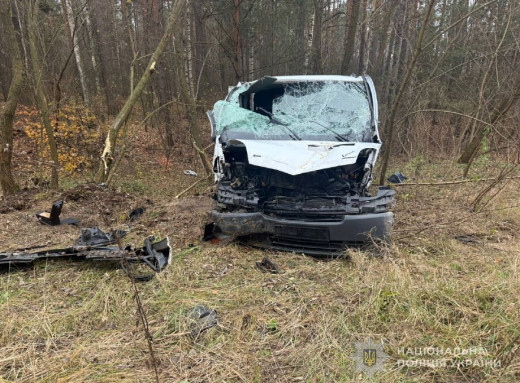На Шосткинщині через виїзд на зустрічну смугу в ДТП постраждали четверо людей  фото