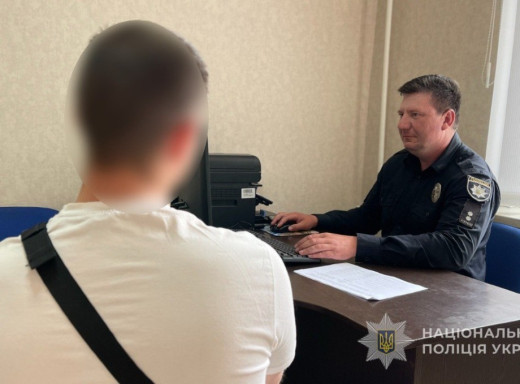 У Глухові поліція затримала магазинного крадія фото У Глухові поліція затримала магазинного крадія фото