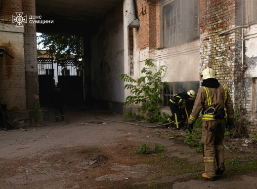 У Сумах сталася пожежа на колишньому заводі SELMI фото