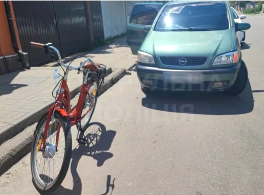 У Сумах 85-річний велосипедист постраждав у ДТП через відкриті двері легковика фото