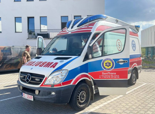Швейцарські благодійники передали Тростянцю автомобіль швидкої допомоги фото Швейцарські благодійники передали Тростянцю автомобіль швидкої допомоги фото