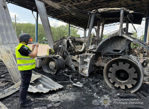 Поліція показала наслідки обстрілів Сумщини: є поранений фото Поліція показала наслідки обстрілів Сумщини: є поранений фото