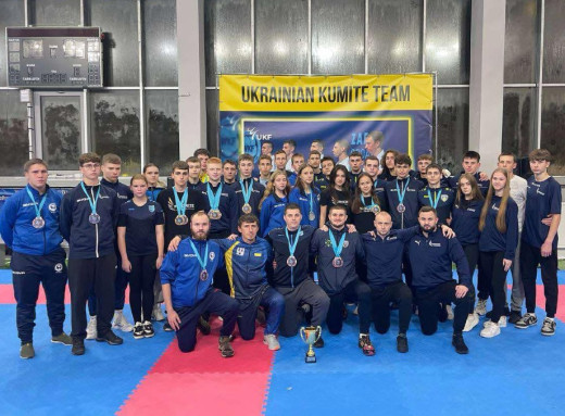 Сумські каратисти здобули низку нагород на чемпіонаті України фото