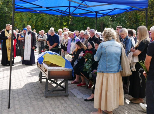 Роменська громада попрощалася із захисником Романом Лєбєдєвим фото Роменська громада попрощалася із захисником Романом Лєбєдєвим фото