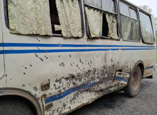 Окупанти атакували дроном автобус із цивільними у Середино-Будській громаді фото