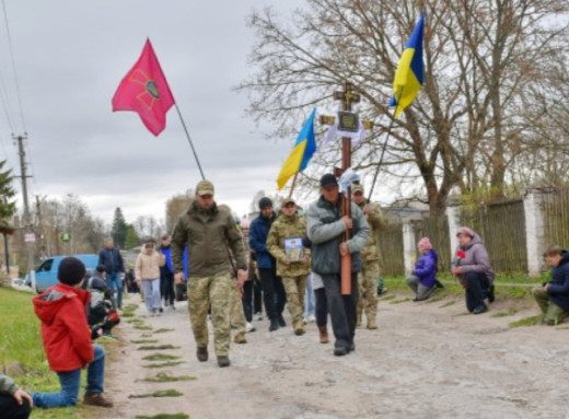 Кролевеччина попрощалася із захисником Олександром Пархоменком фото