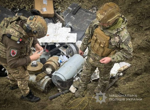 Поліція Сумщини покаала, як підриває нерозірвані російські боєприпаси (відео) фото Поліція Сумщини покаала, як підриває нерозірвані російські боєприпаси (відео) фото