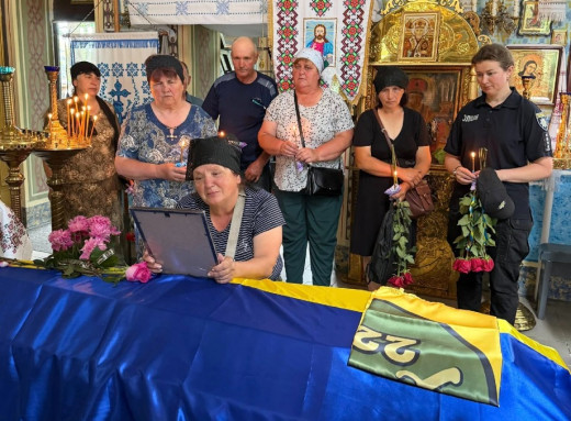 Великописарівська громада попрощалася із загиблим на Курщині штурмовиком Ігорем Халєєвим фото