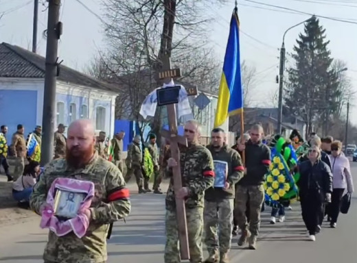 Путивльці попрощалися із загиблим героєм Миколою Радіним фото