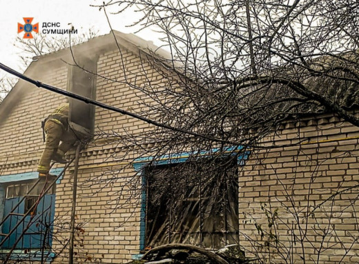 На Роменщині рятувальники ліквідували пожежу в житловому будинку фото На Роменщині рятувальники ліквідували пожежу в житловому будинку фото