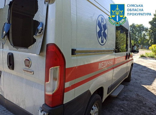 На Охтирщині ворожий дрон атакував цивільне авто та «швидку»: загинув чоловік фото