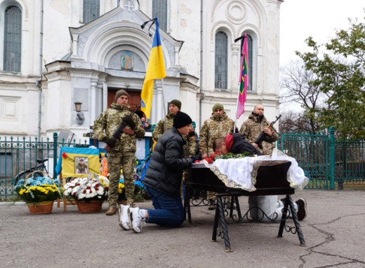 Глухівці попрощалися із героєм Андрієм Куропатенком фото