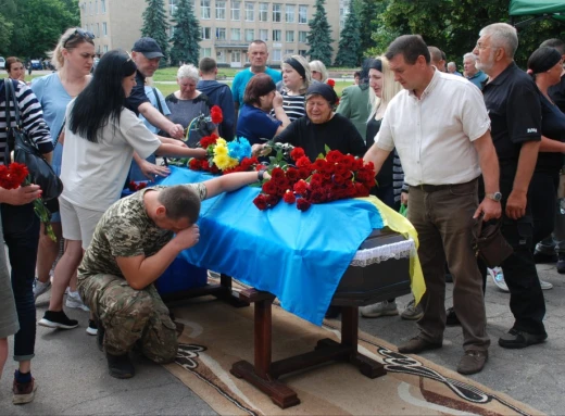 У Шостці попрощалися із захисником України Сергієм Іпатком фото