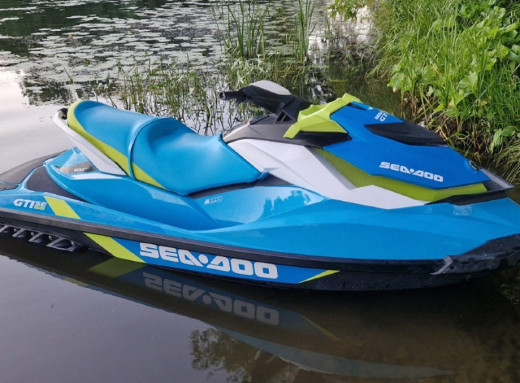 У Сумах поліцейські вилучили водний мотоцикл у водія без прав фото У Сумах поліцейські вилучили водний мотоцикл у водія без прав фото