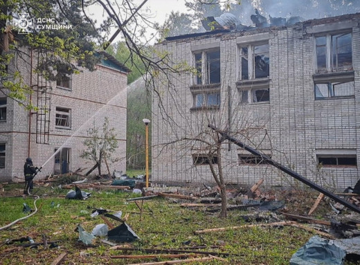 Рятувальники ліквідували наслідки ранкової атаки "шахедів" на Конотопщині фото Рятувальники ліквідували наслідки ранкової атаки "шахедів" на Конотопщині фото