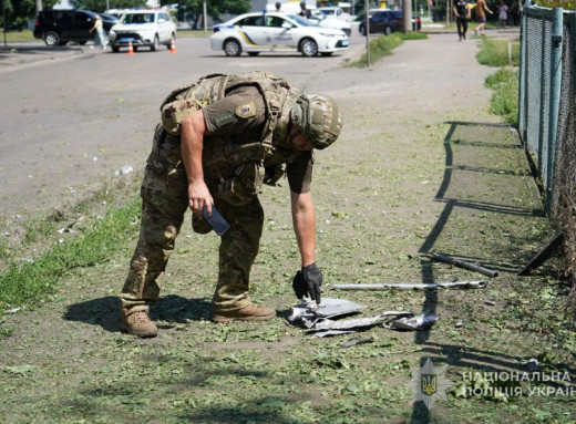 Суми під ударом: російські БпЛА забрали життя жінки, троє поранених фото Суми під ударом: російські БпЛА забрали життя жінки, троє поранених фото