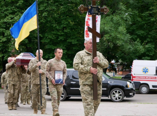 Роменці попрощалися із загиблим Героєм Дмитром Опарою фото Роменці попрощалися із загиблим Героєм Дмитром Опарою фото