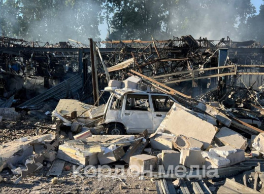 У Сумах під завалами виявили тіло охоронця після атаки дронів фото У Сумах під завалами виявили тіло охоронця після атаки дронів фото